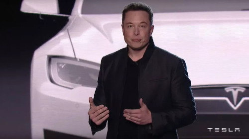 Bạn có biết Elon Musk vừa đưa chúng ta qua một cột mốc sống còn của giao thông?