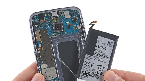 Bắt chước Apple, Samsung cũng muốn thiết kế lại bo mạch để tăng diện tích cho pin trong Galaxy S9