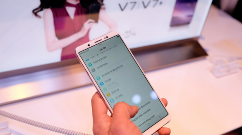 Vivo ra mắt V7+: Màn hình 5,99-inch viền mỏng 2,15 mm, giá 8 triệu đồng