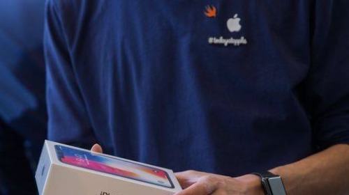 Đã có video mổ bụng iPhone X đầu tiên trên thế giới - Xuất hiện tới 2 viên Pin trong máy