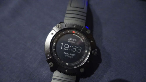 [CES 2018] Chiếc smartwatch này có thể tự sạc bằng nhiệt độ cơ thể của bạn hoặc bằng năng lượng mặt trời