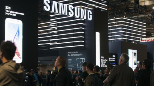 Hóa ra Samsung đã mở riêng một cuộc họp VIP trình diễn smartphone uốn cong tại CES 2018