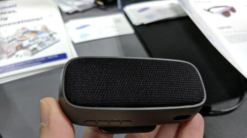 [CES 2018] Loa S-Ray của Samsung có thể truyền âm thanh đến thẳng tai của bạn, người ngoài không nghe thấy gì