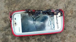 Thiếu nữ thiệt mạng vì điện thoại Nokia phát nổ