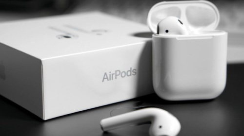 Hộp sạc AirPods "sẽ sớm có khả năng" sạc không dây cho iPhone?