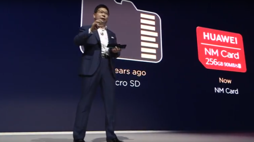 Với Mate 20 Pro, Huawei mang đến một công nghệ hoàn toàn mới: thẻ nhớ Nano memory card