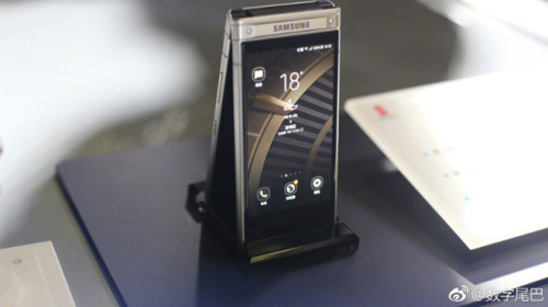 Samsung SM-W2019: Galaxy S9 trong hình hài điện thoại nắp gập