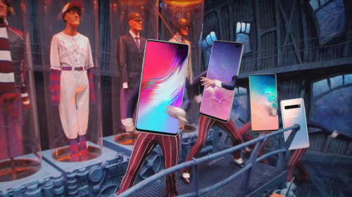 Samsung khéo léo che đi “nốt ruồi” trên màn hình Galaxy S10 bằng hình nền