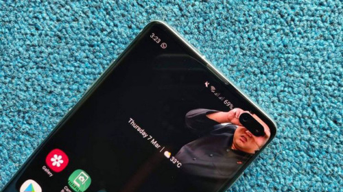 Vừa mua Galaxy S10? Mời tải về bộ hình nền chất lượng cao giúp bạn biến “nốt ruồi” thành tác phẩm nghệ thuật