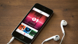 Lần đầu tiên, Apple Music vượt mặt Spotify về số lượng thuê bao trả phí