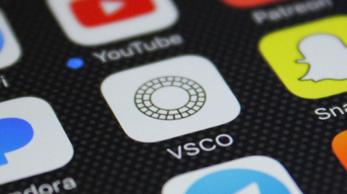 VSCO cáo buộc PicsArt ăn cắp bộ lọc màu bằng kỹ thuật đảo ngược