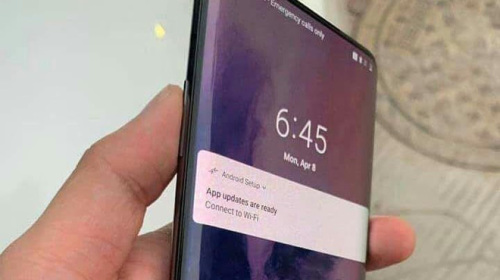 Lộ ảnh trên tay OnePlus 7 với màn hình OLED cong tràn hai cạnh giống hệt Galaxy S10