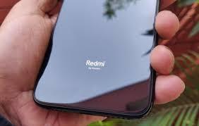 Flagship giá rẻ của Redmi xuất hiện trong video trên tay, có 3 camera sau, màn hình đục lỗ