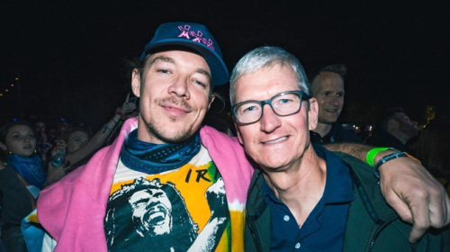 Bận rộn với công việc, CEO Apple Tim Cook vẫn tham gia lễ hội âm nhạc Coachella 2019