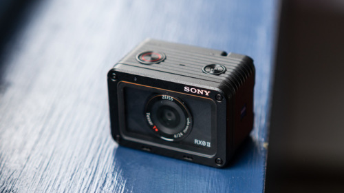 Trên tay máy ảnh Sony RX0 mark II: Siêu nhỏ, quay phim 4K, màn hình lật