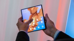 Huawei Mate X sẽ không bị hoãn bán ra như Samsung Galaxy Fold