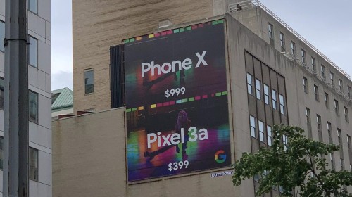 Dìm hàng Apple, Google treo biển quảng cáo so sánh iPhone X và Pixel 3a ngay cạnh Apple Store