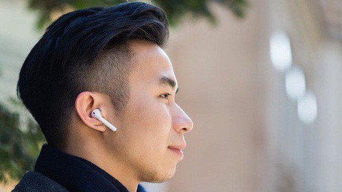 Đây là nơi AirPods rơi rụng như cơm bữa, nhân viên phải có que chuyên dụng để kẹp gắp