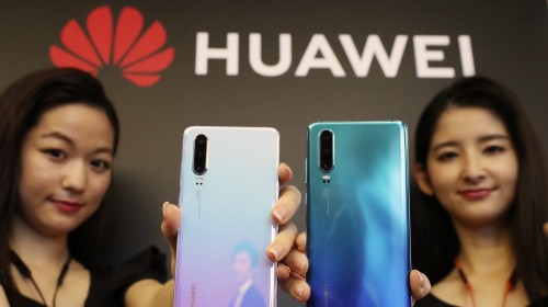 Hai nhà mạng lớn của Nhật Bản hủy lịch tung Huawei P30 Pro lên kệ