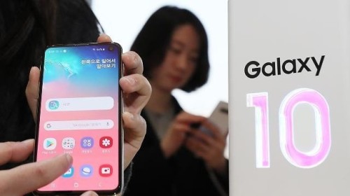 Doanh số Galaxy S10 cao hơn 12% so với thiết bị tiền nhiệm