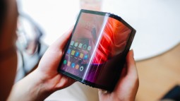Trên tay Royole FlexPai: Smartphone màn hình gập đầu tiên trên thế giới