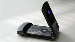 Chúc mừng sinh nhật thứ 15 của Motorola Razr: Chiếc điện thoại lật cuối cùng được mọi người quan tâm