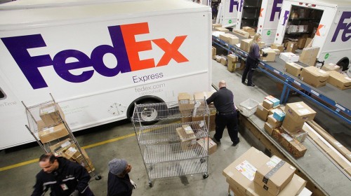 Bị Huawei nghỉ chơi, lợi nhuận ròng của FedEx sụt giảm nghiêm trọng