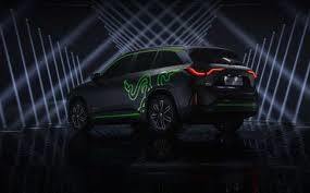 Razer ra mắt ô tô SUV chạy điện, tông xanh-đen như gear game thủ, chạy LED RGB, giá 1,6 tỷ VNĐ chưa thuế