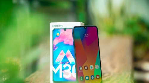 Trên tay Galaxy M30: Smartphone 5 triệu mà pin 5000mAh, màn hình sáng đẹp, sạc nhanh ngang ngửa flagship