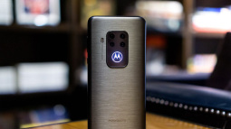 [IFA 2019] Motorola One Zoom ra mắt: 4 camera sau, zoom quang 3x, chip Snapdragon 675, giá 450 USD