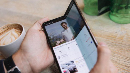 Galaxy Fold của phóng viên TechCrunch bị lỗi màn hình chỉ sau một ngày sử dụng