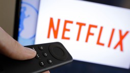 DN sản xuất smart TV ở Việt Nam cam kết loại bỏ tính năng Netflix trên điều khiển