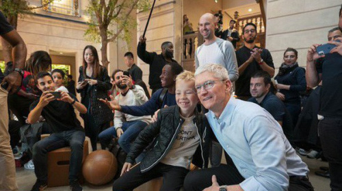 CEO Tim Cook: “Chúng tôi luôn cố gắng để bán iPhone với giá thấp nhất”