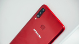 Trên tay Galaxy A20s đỏ chót: Bản nâng cấp “nhẹ”, thêm camera, màn hình LCD, chip Snapdragon 450 và lựa chọn bộ nhớ 64GB