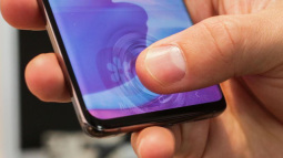 Lỗi dùng miếng dán rẻ tiền hack vân tay siêu âm trên Galaxy S10/Note10 sẽ được khắc phục bằng update phần mềm