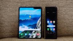 Khác biệt hoàn toàn với các đối thủ, Samsung Galaxy Fold thực sự là smartphone cao cấp nhất thị trường Việt Nam