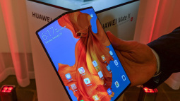 Huawei bán được hơn 100.000 chiếc Mate X trong tháng đầu tiên