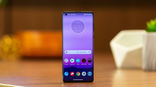 Motorola quay trở lại cuộc đua smartphone cao cấp với Edge Plus giá 1.000 USD