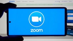 Zoom bị chính cổ đông khởi kiện vì cáo buộc che giấu các lỗ hổng bảo mật