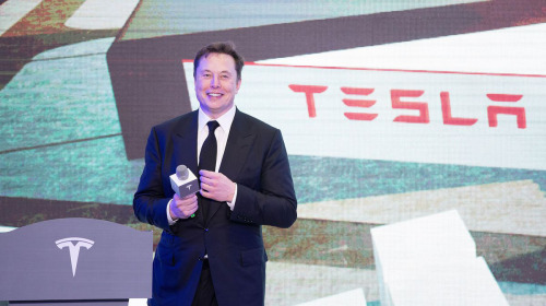 Đã giàu còn giàu hơn: Tỷ phú Elon Musk được thưởng quyền mua cổ phiếu Tesla với giá lời gần 800 triệu USD