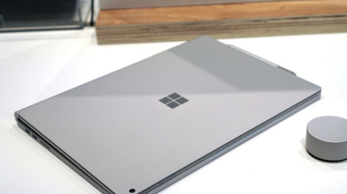 Microsoft liệu có cần ra mắt một chiếc Surface Book Pro giống như MacBook Pro?