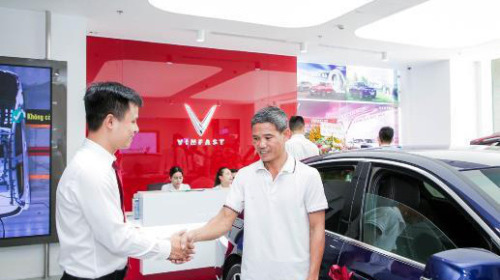 VinFast lập kỷ lục khai trương 27 showroom trong một ngày