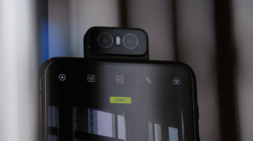 Asus Zenfone 7 lộ ảnh thực tế với cụm 3 camera xoay lật, cảm biến vân tay dưới màn hình