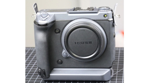 Làm hỏng máy ảnh Fujifilm GFX100 trị giá 10.000 USD, nhiếp ảnh gia rút ra bài học nhớ đời về sự nguy hiểm của nước muối với đồ điện tử