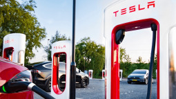 Lỗ hổng phần mềm trong trạm sạc Superchargers của Tesla giúp nhiều chủ xe điện thương hiệu khác "hưởng sái"