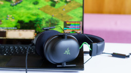 Mở hộp và trải nghiệm nhanh bộ đôi tai nghe Razer BlackShark V2 series: Có cả soundcard đi kèm, driver TriForce Titanium 50mm, dáng vẻ hơi "đô con" nên không tiện mang đi muôn nơi