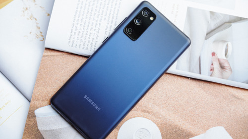 Cận cảnh chiếc điện thoại flagship Galaxy S20 dành riêng cho fan của Samsung: 16 triệu đồng cho trải nghiệm cao cấp là hoàn toàn có thể