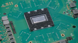 Công nghệ ngầu nhất nhì thị trường: PS5 tản nhiệt bằng kim loại lỏng