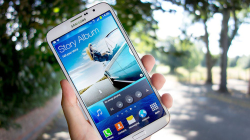 Nhìn lại Samsung Galaxy Mega: Chiếc điện thoại khiến cả Galaxy Note cũng trông nhỏ bé khi đứng cạnh bên