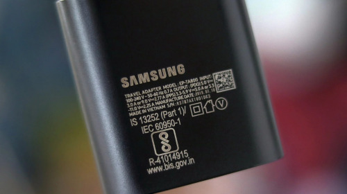 Bây giờ chưa phải là lúc Samsung giảm giá thành bằng cách bỏ đi cục sạc tặng kèm hộp máy Galaxy